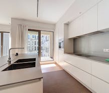 Brussels, sunny 2 bedroom apartment of 120m² + poss parking.