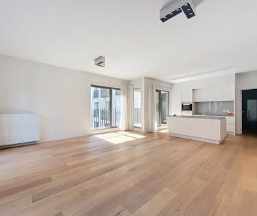 Brussels, sunny 2 bedroom apartment of 120m² + poss parking.