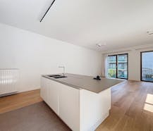 Brussels, sunny 2 bedroom apartment of 120m² + poss parking.