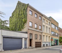 Opbrengsteigendom met garage en 3 appartementen te koop