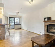 Opbrengsteigendom met garage en 3 appartementen te koop