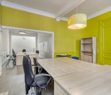 Kantoorgebouw van ca. 320 m² te koop in centrum Kortrijk