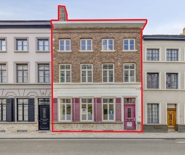 Kantoorgebouw van ca. 320 m² te koop in centrum Kortrijk