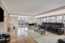 Appartement met drie slaapkamers en garage te koop!