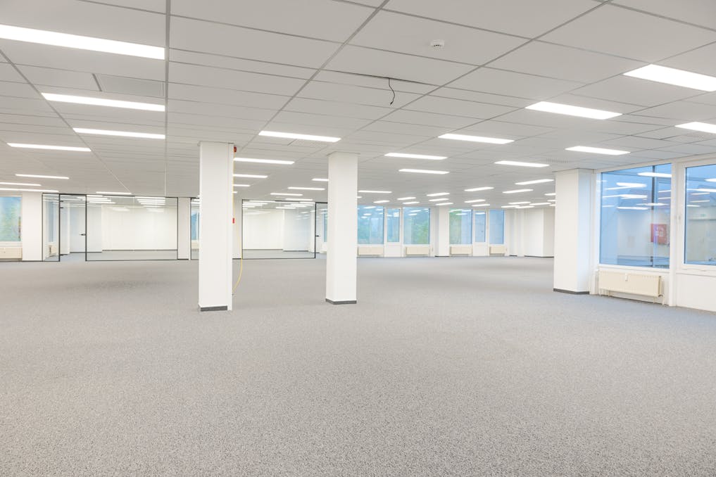 Kantoren (377-1460 m²) in bedrijvencomplex te Gent