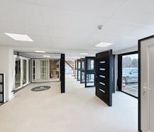 Magazijn (ca. 995 m²) met rolbrug en kantoren te huur Zulte