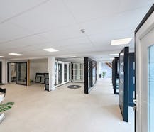 Magazijn (ca. 995 m²) met rolbrug en kantoren te huur Zulte