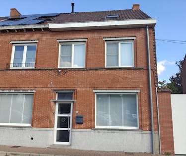 Rijwoning met 4 slaapkamers en tuin in Poperinge