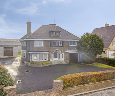 Ruime woning met loods op 2.127m² te Lo-Reninge.