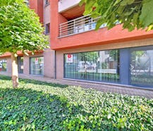 Instapklaar handelspand (94 m²) met parking te huur in Gent