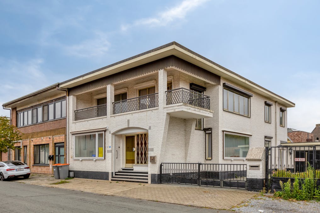 Riante woning met ontwikkelingspotentieel in Eisden te koop