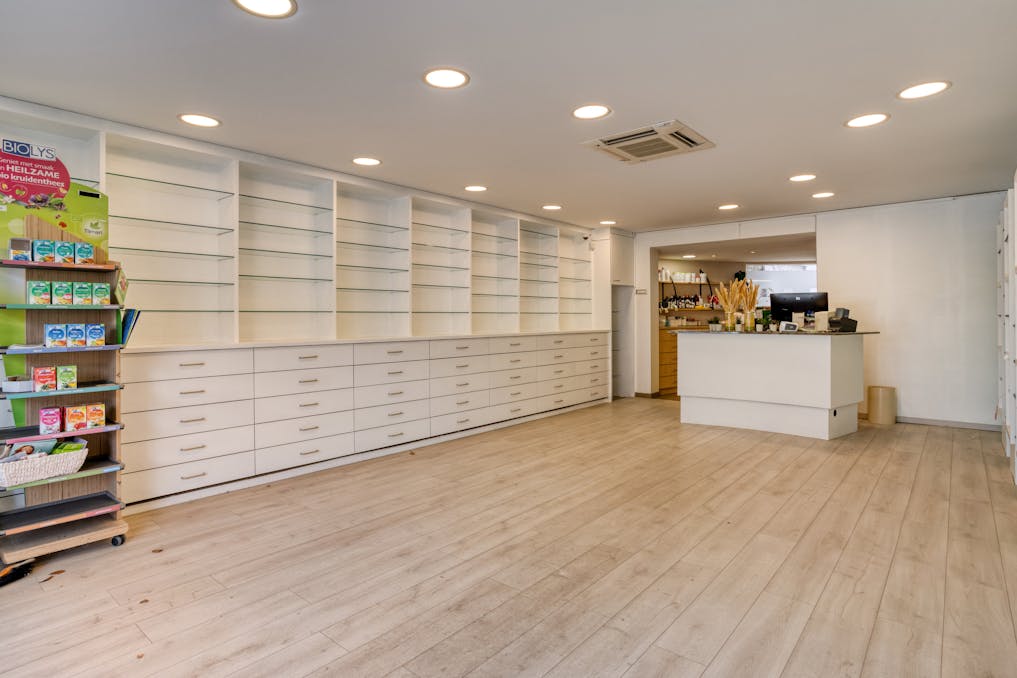 Veelzijdig pand /Opbrengsteigendom in Assebroek