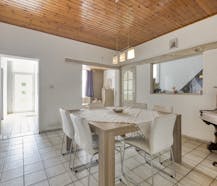 Landelijk gelegen, te renoveren woning met grote tuin.