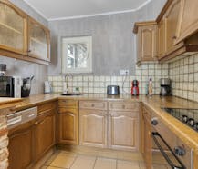 Landelijk gelegen, te renoveren woning met grote tuin.