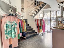 Op een hoekgelegen handelspand te huur in centrum Veurne