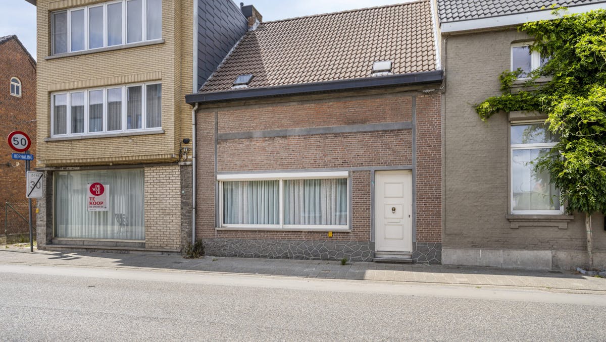 Te renoveren huis met vier slaapkamers en tuin in het centrum