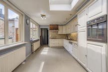 Te renoveren huis met vier slaapkamers en tuin in het centrum