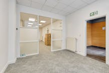 Kantoorgebouw te huur in Kortrijk