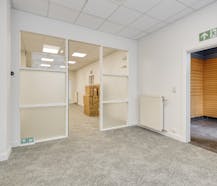 Kantoorgebouw te huur in Kortrijk
