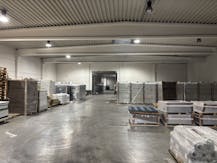 Loods met kantoor te huur nabij afrit E403 Roeselare