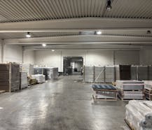 Loods met kantoor te huur nabij afrit E403 Roeselare