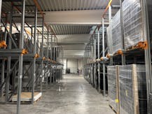 Loods met kantoor te huur nabij afrit E403 Roeselare