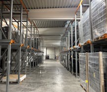 Loods met kantoor te huur nabij afrit E403 Roeselare