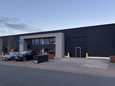 Loods met kantoor te huur nabij afrit E403 Roeselare