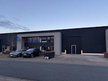 Loods met kantoor te huur nabij afrit E403 Roeselare