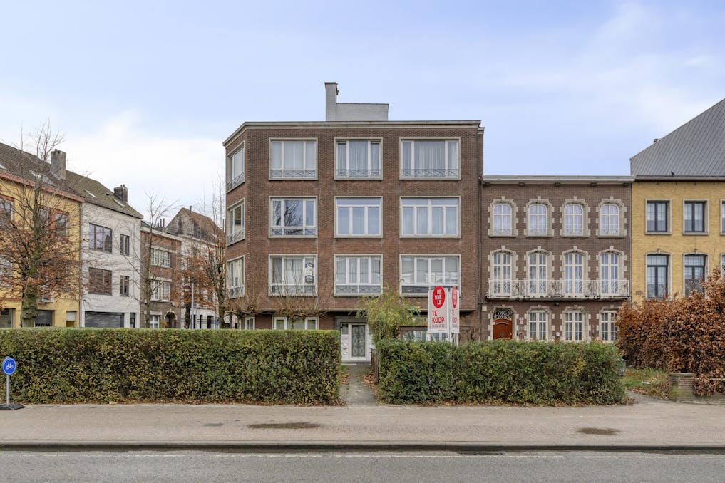 Gerenoveerd gelijkvloers appartement te koop in Merksem