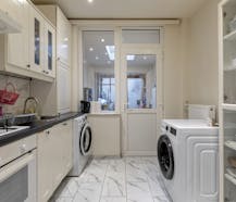 Gerenoveerd gelijkvloers appartement te koop in Merksem