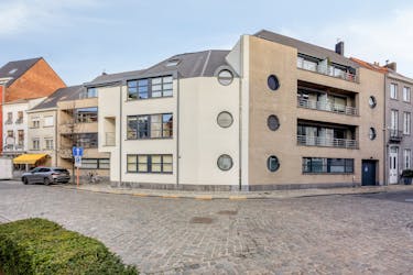 Ruim woonappartement met 3 slaapkamers aan het Begijnhof te koop! 