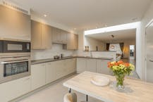 Instapklaar huis te koop met 4 slaapkamers, tuin en garage