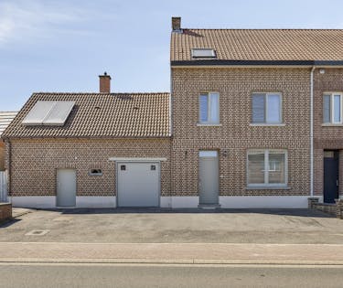 Halfopen gezinswoning in centrum Stevoort met prachtige tuin op 10A87CA