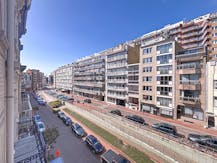 Gerenoveerd appartement op een steenworp van het strand