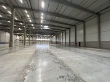 Magazijn (6.515 m²) met kantoren (190 m²) te huur in Boom