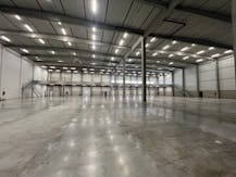 Magazijn (6.515 m²) met kantoren (190 m²) te huur in Boom