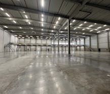 Magazijn (6.515 m²) met kantoren (190 m²) te huur in Boom
