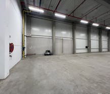 Magazijn (6.515 m²) met kantoren (190 m²) te huur in Boom