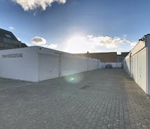 Well located garage box within walking distance of the Zeedijk!