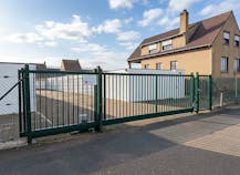 Goedgelegen garagebox op wandelafstand van de Zeedijk!