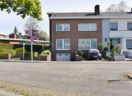 Halfopen huis met 5 slaapkamers en tuin nabij centrum Roeselare