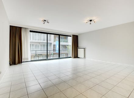 Appartement (80m²) met autostaanplaats te koop centrum Hoboken