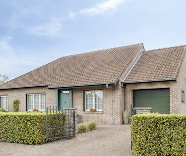 Gelijkvloerse open bebouwing te koop te Essen!