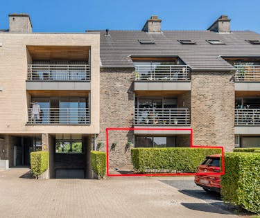 Appartement moderne au rez-de-chaussée avec terrasse ensoleillée et place de parking !