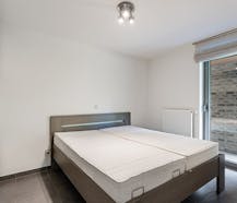 Appartement moderne au rez-de-chaussée avec terrasse ensoleillée et place de parking !