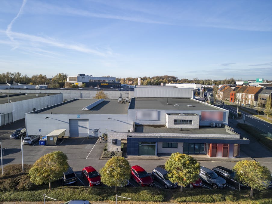 Vastgoedvennootschap met verhuurd bedrijfsgebouw te koop in Kuurne