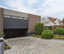 Karaktervolle, architecturale villa te koop in Wevelgem!