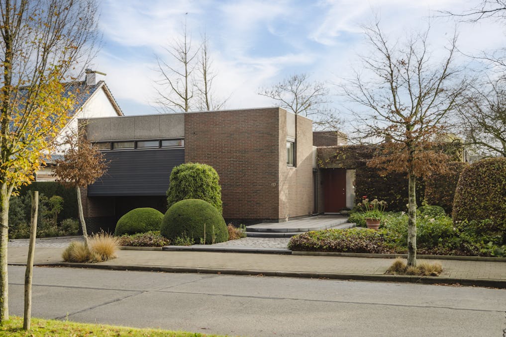 Karaktervolle, architecturale villa te koop in Wevelgem!