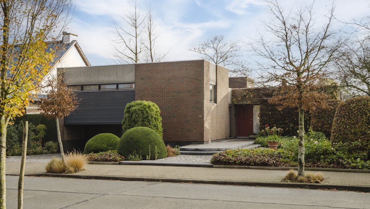 Karaktervolle, architecturale villa te koop in Wevelgem!